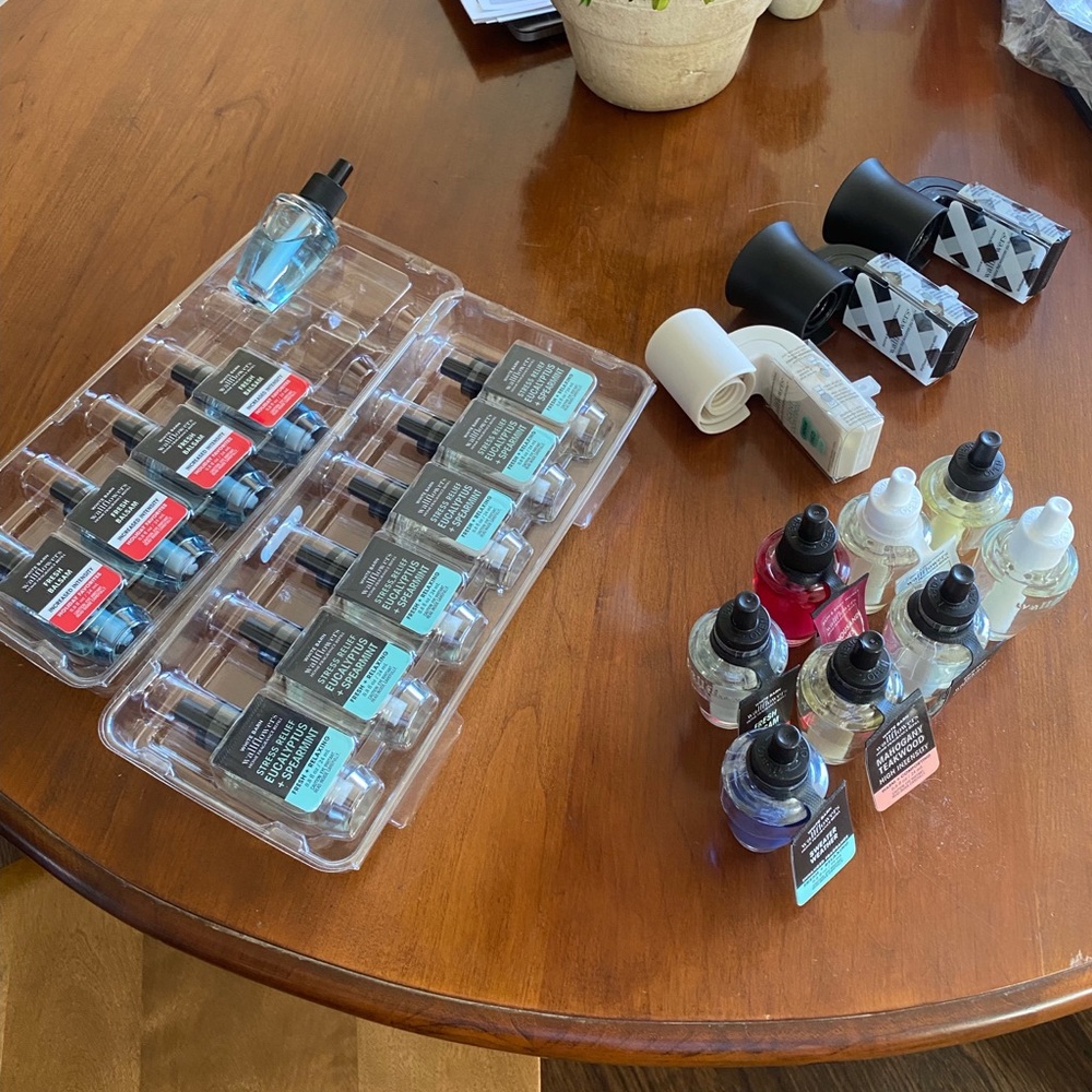 ***SOLD***19 Bath and Body Works Wallflower Refills, 5 plugs